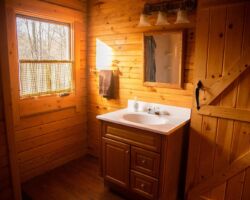 Bathroom Bear's Den at Kirchenwald